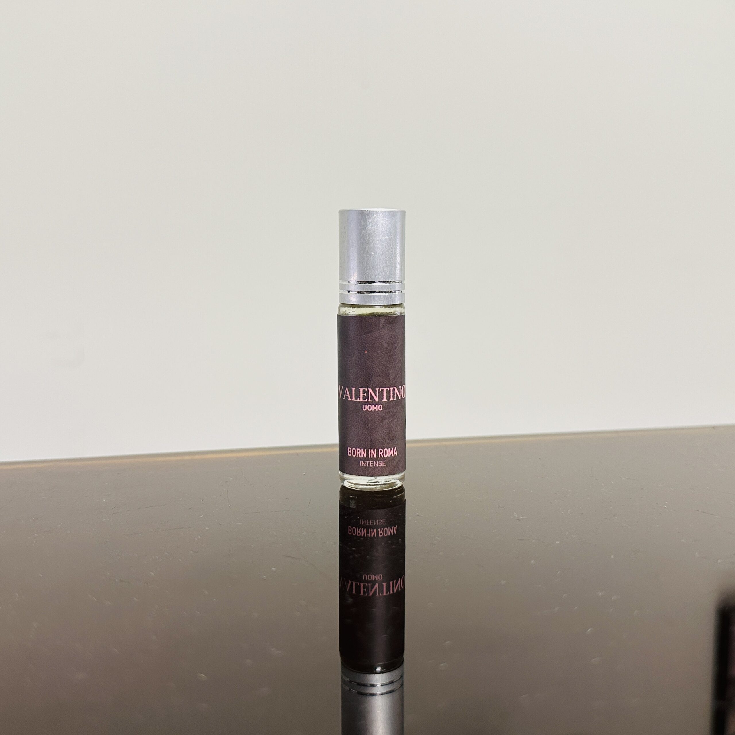 Valentino Born In Roma Intense Perfume Oil - Image 2